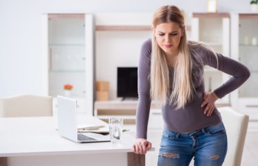 Ból żołądka w ciąży – czy to powód do niepokoju?