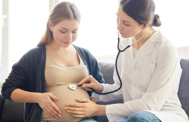 Ciąża zagrożona – jakie są jej przyczyny i jak należy postępować?
