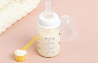Do kiedy mleko modyfikowane może być podawane dziecku? Zalecenia dotyczące karmienia mlekiem