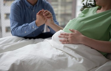 Endometrioza a ciąża – jak choroba wpływa na możliwość zajścia w ciążę oraz jej późniejszy przebieg?