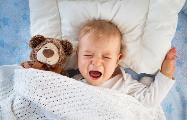 Jelitówka u niemowląt – objawy i leczenie. Jakie są przyczyny jelitówki u dzieci?