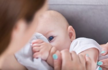 Karmienie piersią a alergia u niemowląt