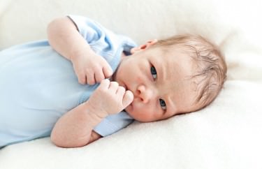 Potówki u niemowlaka - jak wyglądają, przyczyny, leczenie