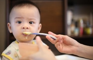 Rozszerzenie diety niemowlaka - jak powinno wyglądać?